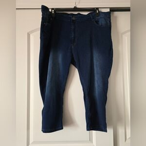 Avenue dark denim capris sz 28
